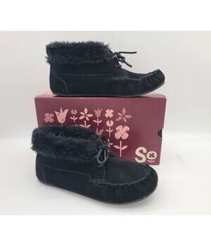 SO Women 10 Black Faux Suede Moccasin-Style Shoes Booties Laces Faux Fur Cuffs